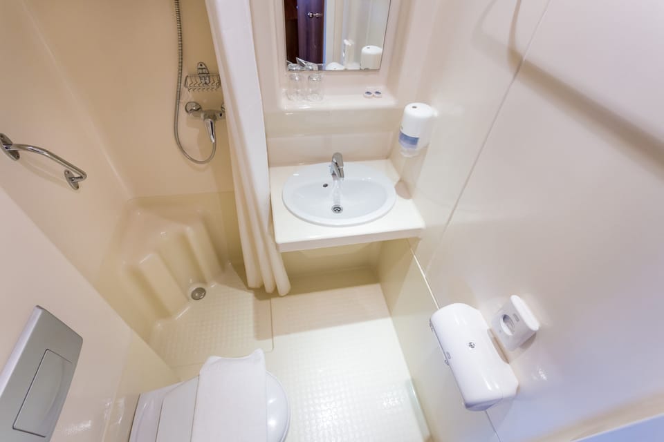 Shower, free toiletries, hair dryer, towels