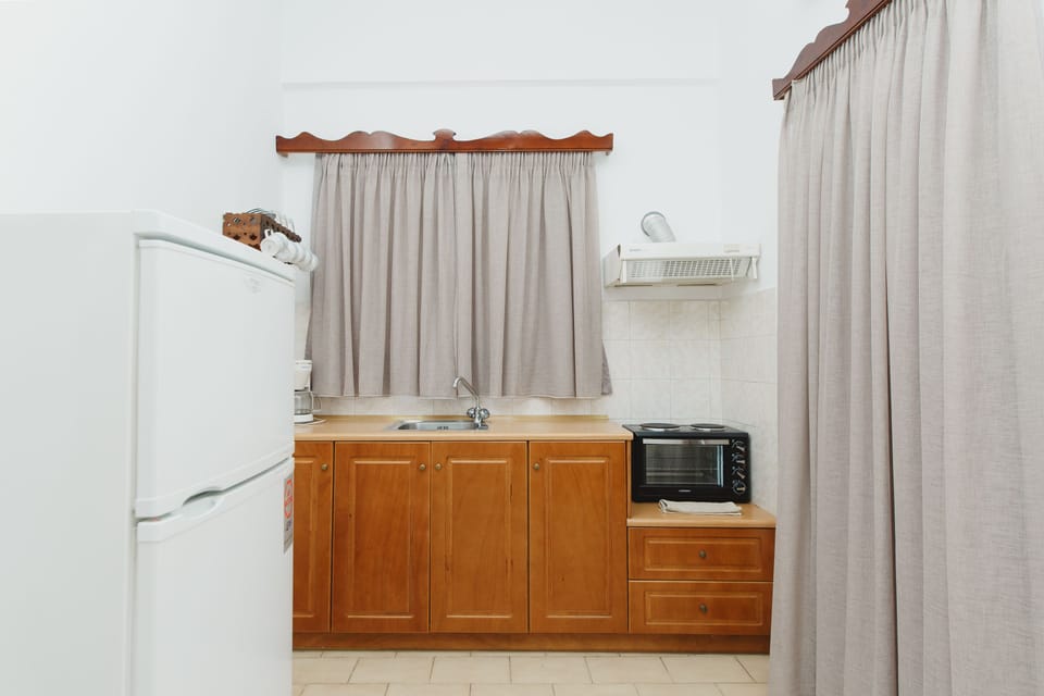 Standard Studio | Private kitchenette | Fridge, microwave, stovetop, coffee/tea maker