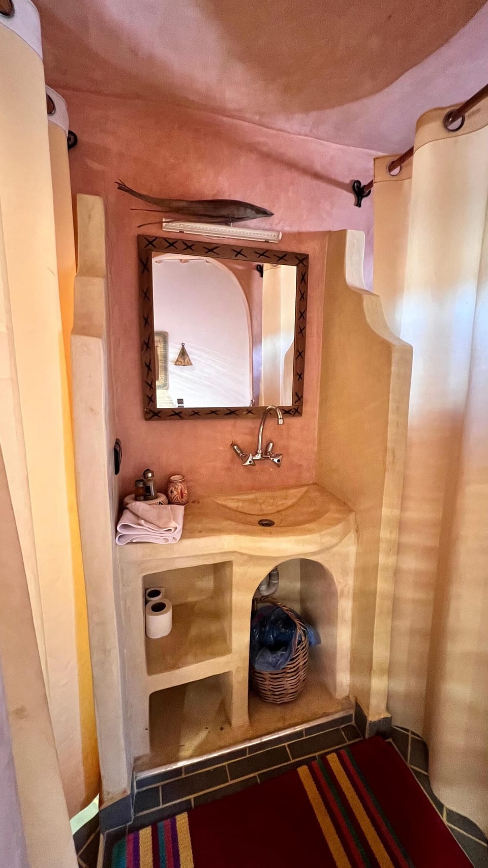 Deluxe Quadruple Room | Bathroom | Shower, rainfall showerhead, free toiletries, hair dryer (on request)