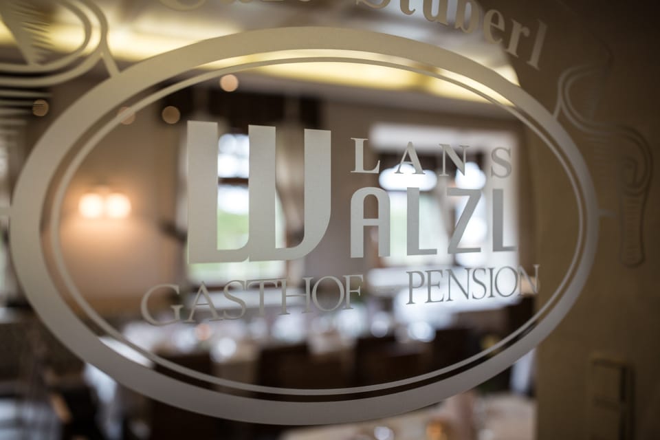 4 restaurants; lunch and dinner served