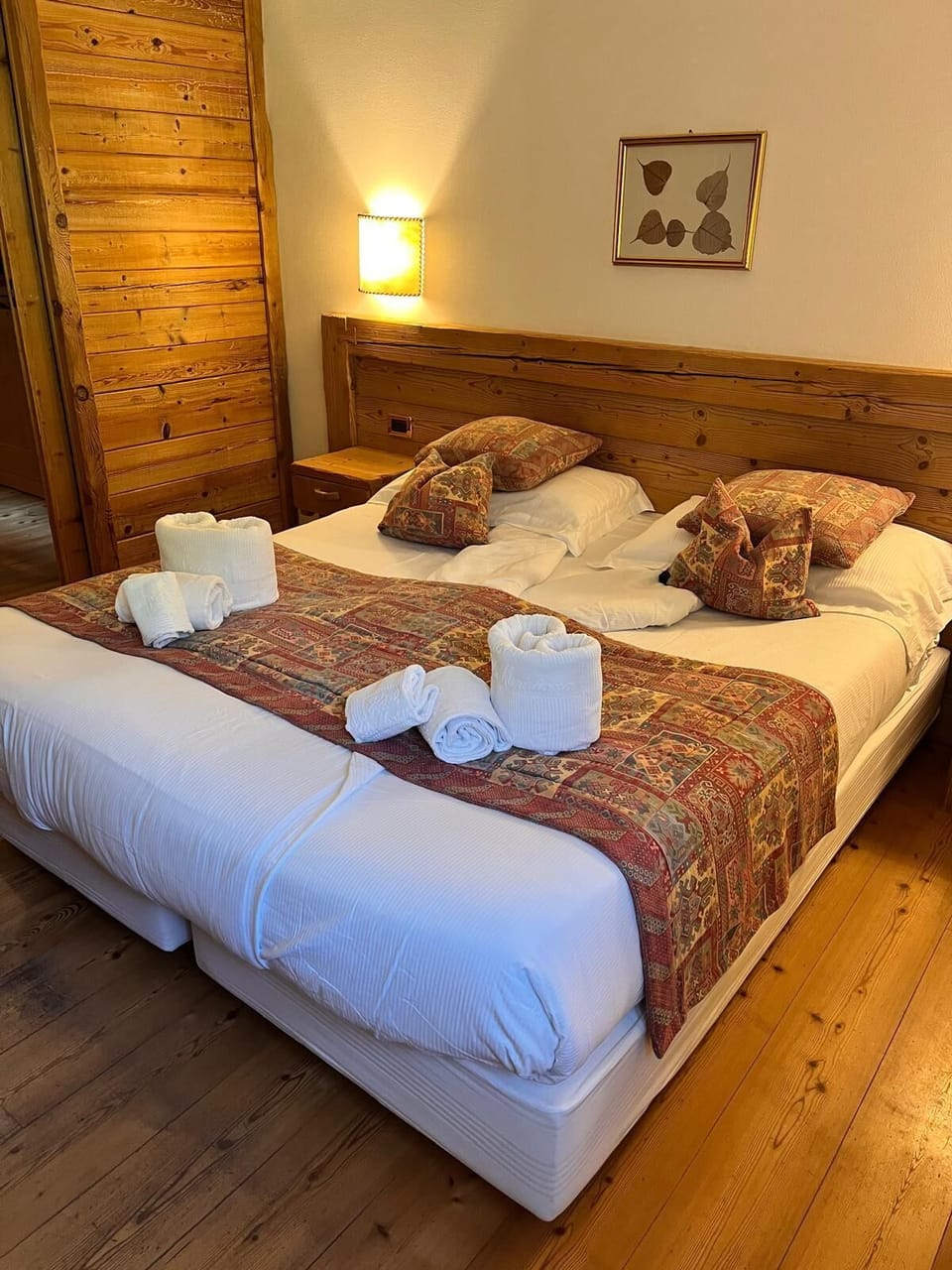 Superior Quadruple Room | In-room safe, desk, soundproofing, WiFi (free)