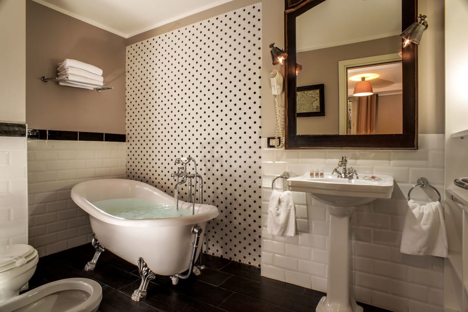 Triple Room | Deep soaking bathtub