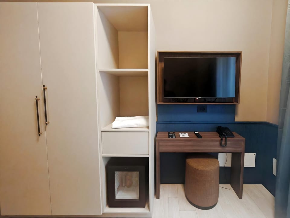 Standard Single Room, 1 Twin Bed | Minibar, in-room safe, desk, blackout drapes