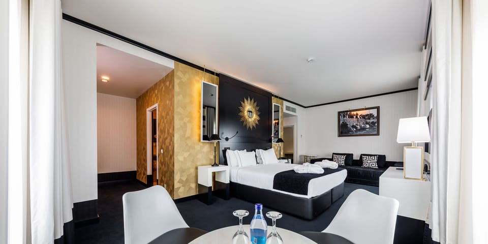 Standard Suite | Minibar, in-room safe, desk, blackout drapes