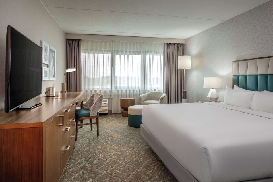 Pillowtop beds, in-room safe, desk, laptop workspace
