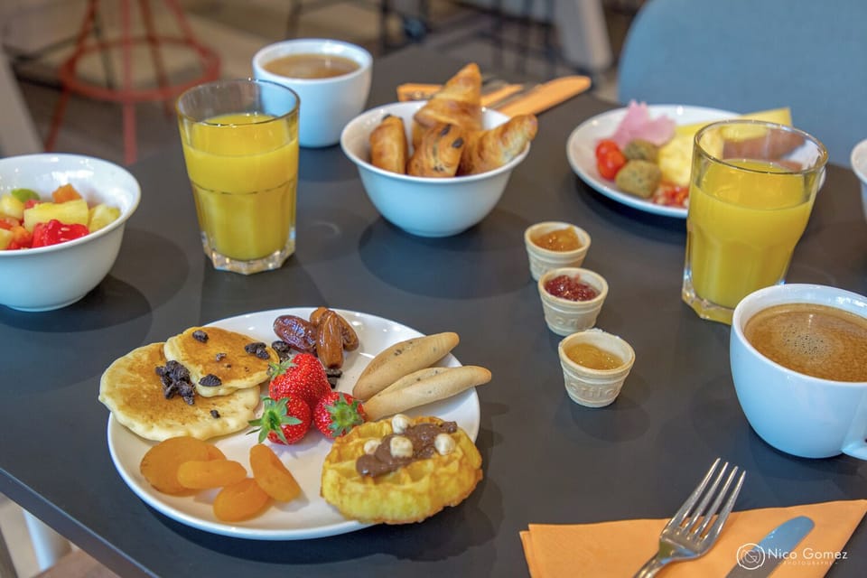 Daily buffet breakfast for a fee