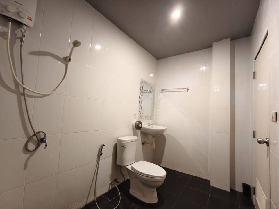 Triple Room, Garden View | Bathroom | Shower, towels, soap, shampoo