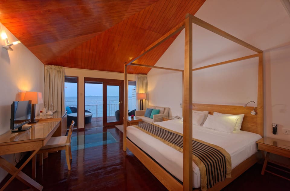 Water Bungalow | In-room safe, desk, iron/ironing board, free cribs/infant beds