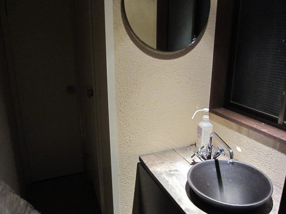 Separate tub and shower, deep soaking tub, free toiletries, hair dryer