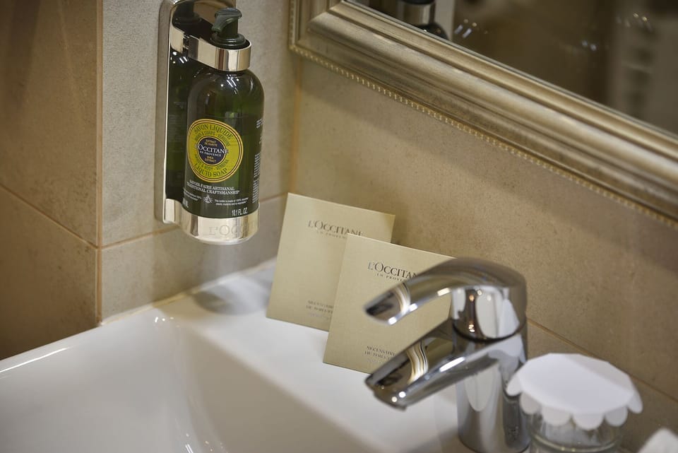 Deluxe Double Room, 1 Bedroom | Bathroom | Shower, designer toiletries, slippers, towels