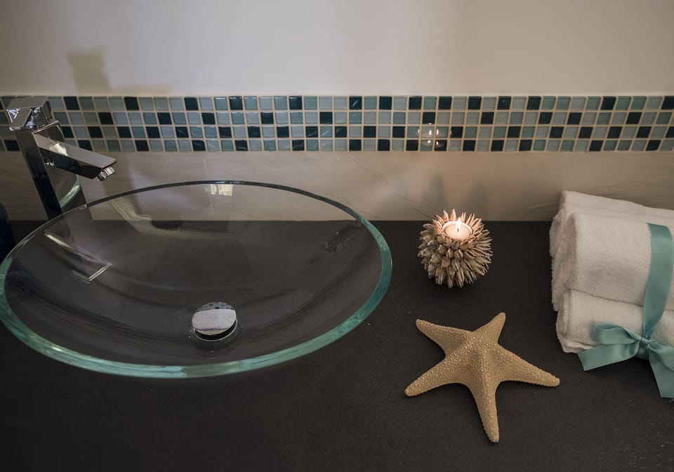 Double Room, Balcony (Jeranto) | Bathroom sink