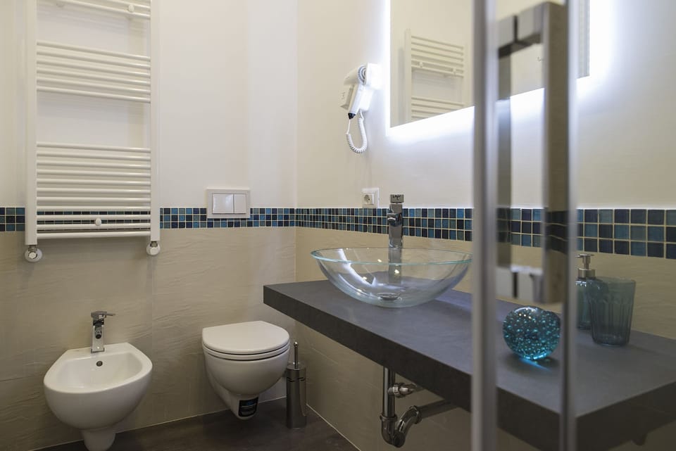 Comfort Double Room, Balcony (Capri) | Bathroom | Shower, rainfall showerhead, free toiletries, hair dryer