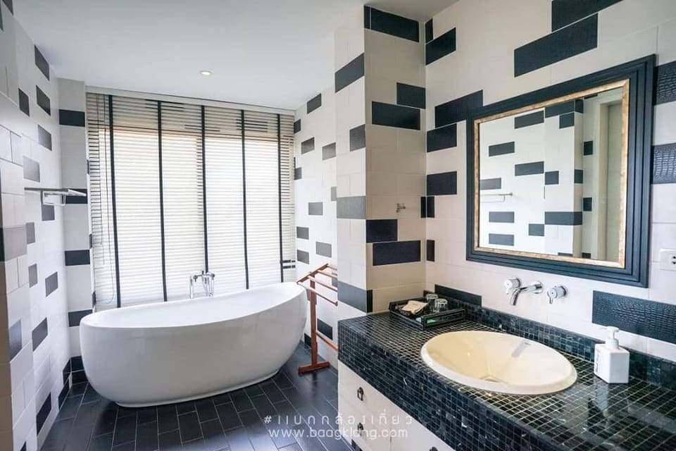 Beach Pool Villa | Bathroom | Shower, hair dryer, slippers, towels