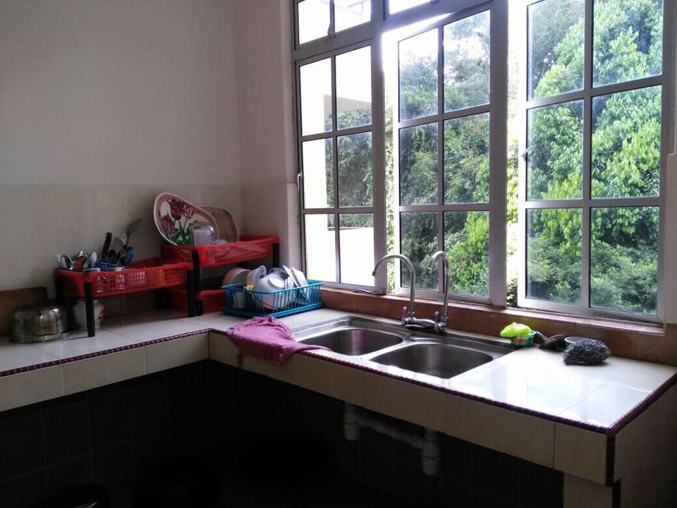 Apartment, 3 Bedrooms | Private kitchen | Fridge, stovetop, electric kettle, rice cooker