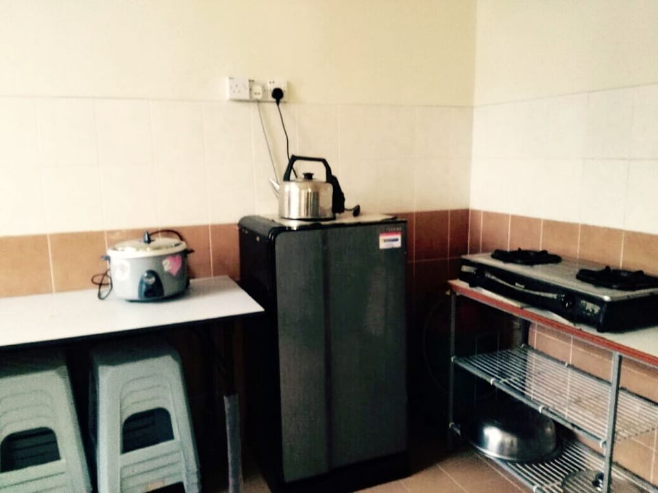 Apartment, 3 Bedrooms | Private kitchen | Fridge, stovetop, electric kettle, rice cooker