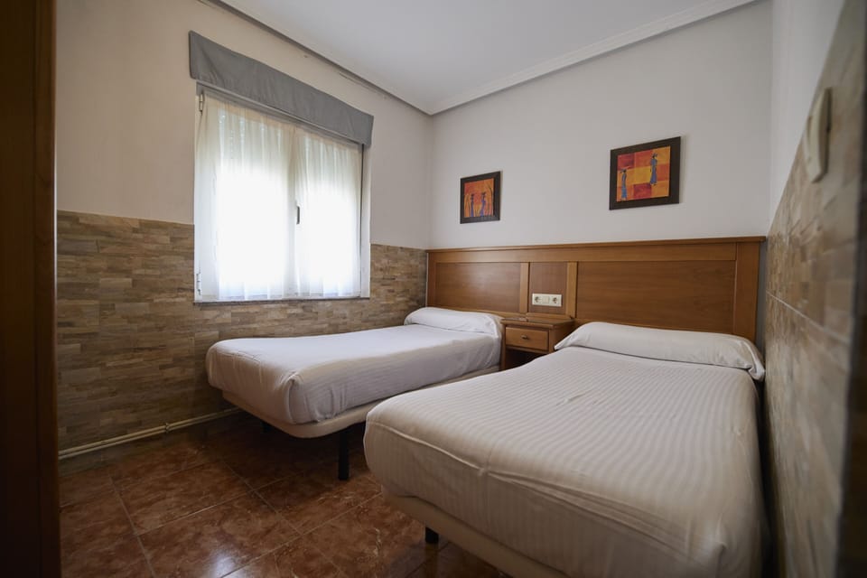 Twin Room, 1 Double or 2 Twin Beds | Desk, blackout drapes, free WiFi
