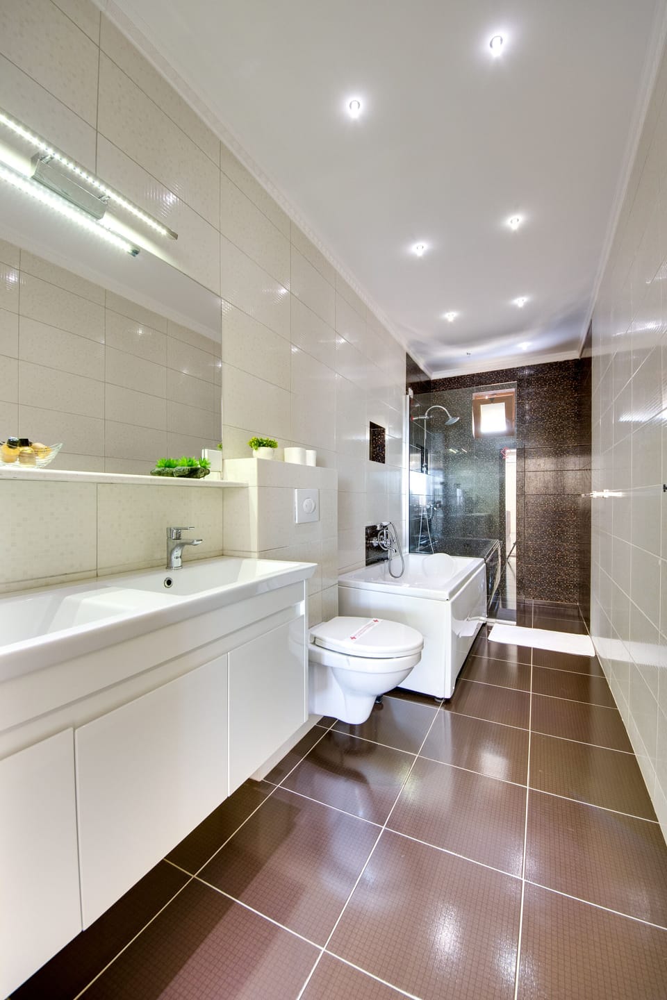 Apartment, 2 Bedrooms, Balcony | Bathroom | Shower, free toiletries, hair dryer, slippers