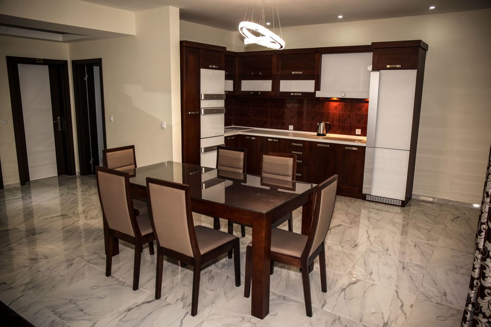 Apartment, 2 Bedrooms, Balcony | In-room dining