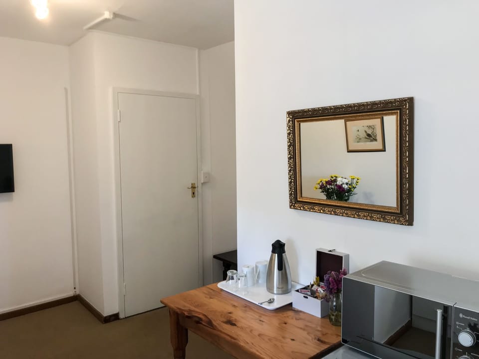 Comfort Twin Room | Egyptian cotton sheets, down comforters, in-room safe