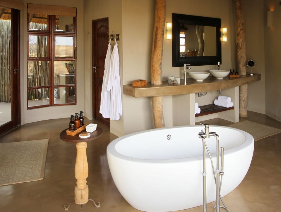 Honeymoon Suite, 1 Bedroom | Deep soaking bathtub