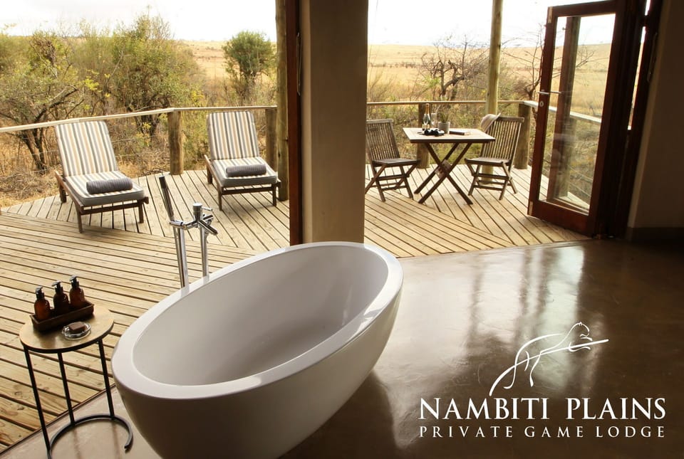 Luxury Suite, 1 Bedroom | Deep soaking bathtub