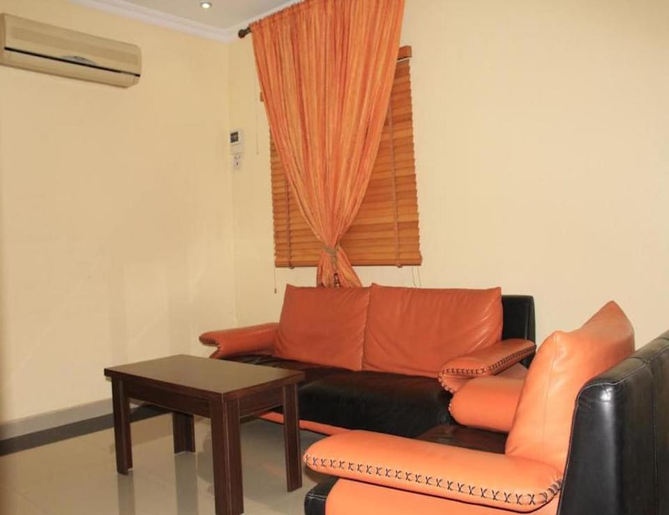 Executive Room, Non Smoking | Living area | Flat-screen TV