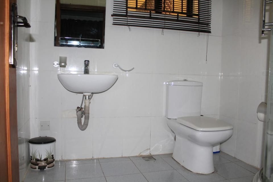 Bathroom | Shower, rainfall showerhead, free toiletries, towels