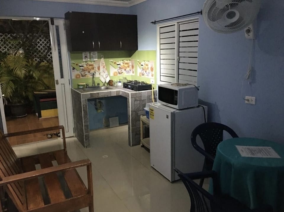 Family Room | Private kitchen | Fridge, microwave, cookware/dishes/utensils