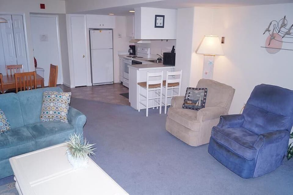 Condo, 1 Bedroom | Living room | TV