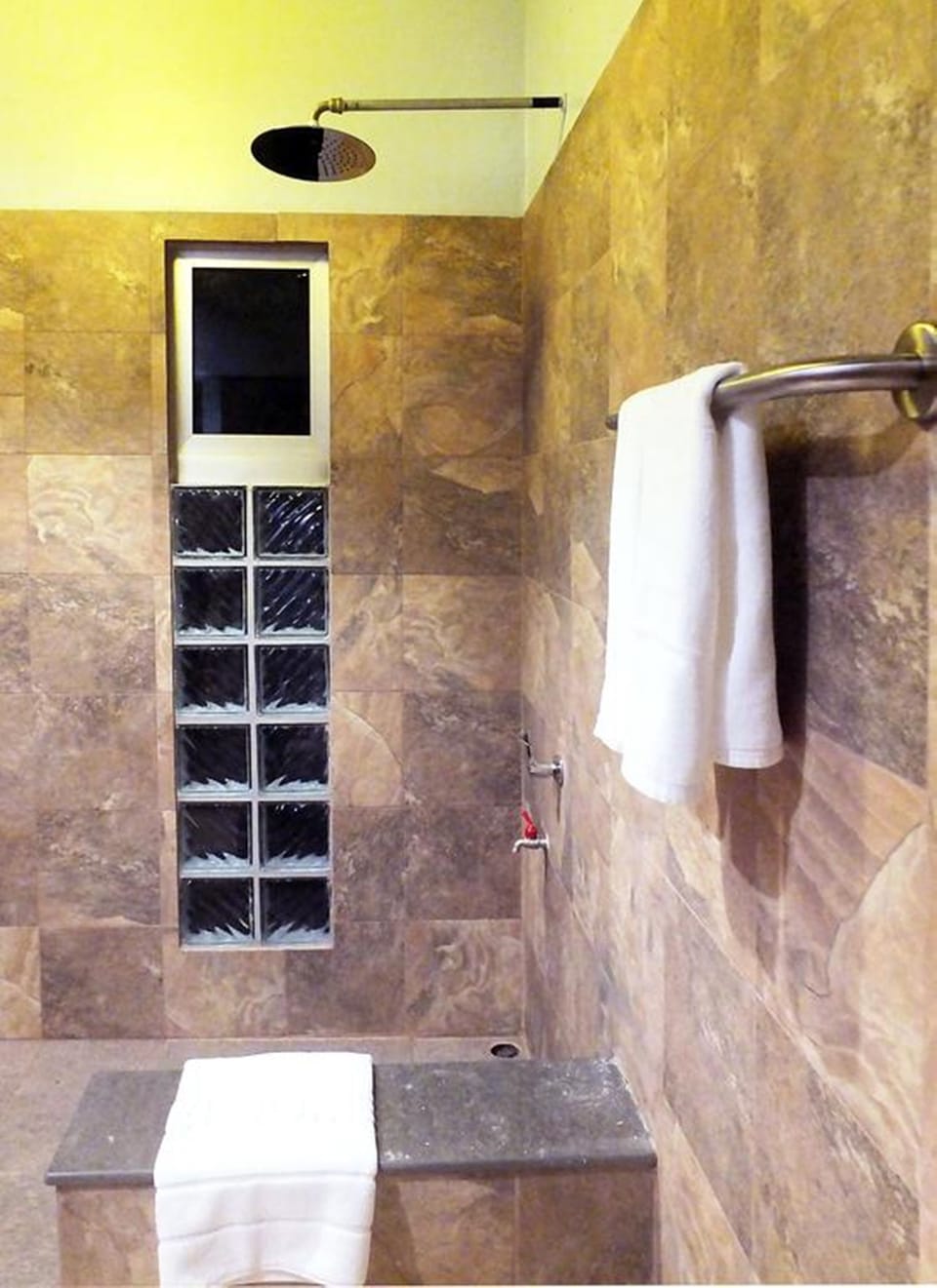 Shower, free toiletries, towels
