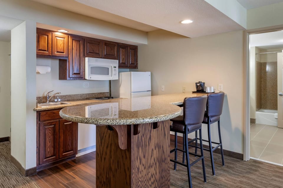 Suite, Multiple Beds, Accessible, Non Smoking (Efficiency) | Desk, blackout drapes, iron/ironing board, free WiFi