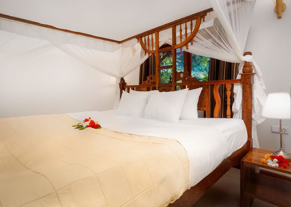 Superior Bungalow, 1 King Bed, Refrigerator, Partial Ocean View | Minibar, in-room safe, desk, soundproofing