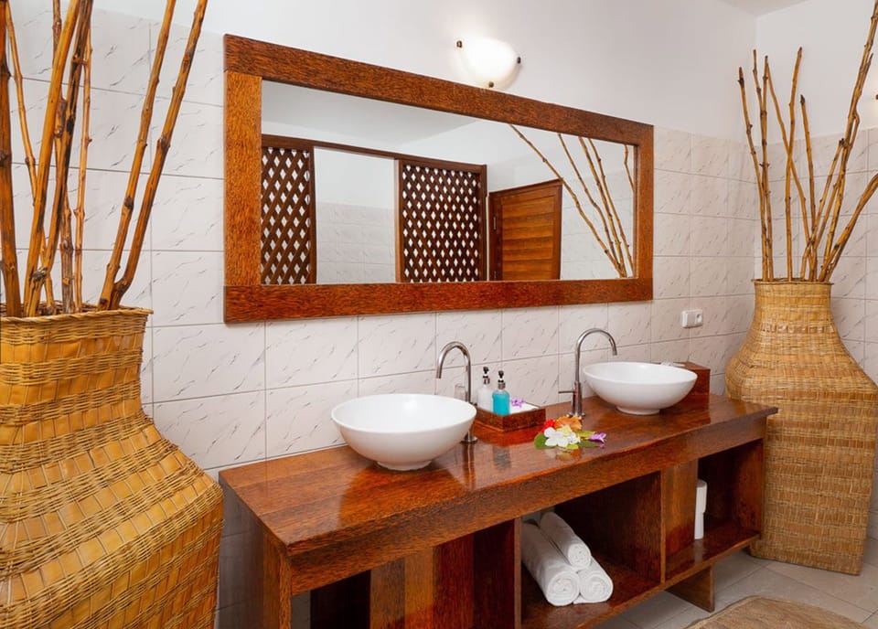 Superior Bungalow, 1 King Bed, Refrigerator, Partial Ocean View | Minibar, in-room safe, desk, soundproofing
