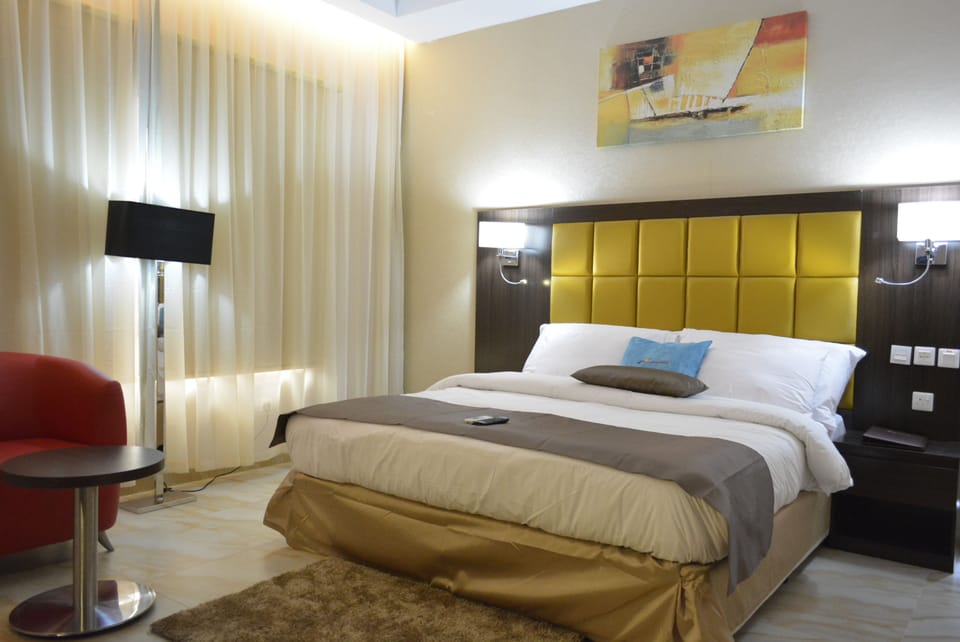Standard Room, 1 King Bed, City View | In-room safe, desk, rollaway beds, free WiFi