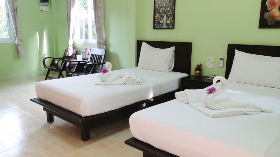Standard Twin Room | Minibar, desk, WiFi (free)