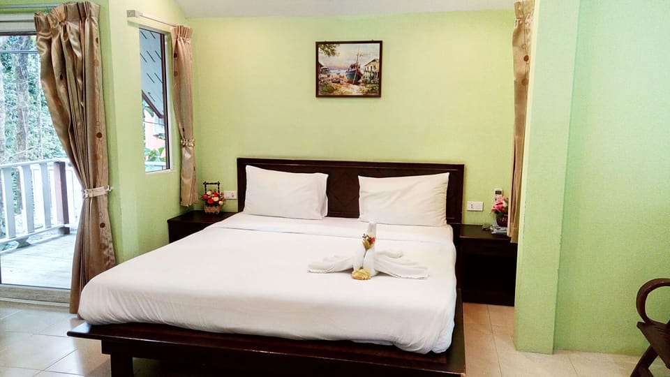 Standard Double Room | Minibar, desk, WiFi (free)