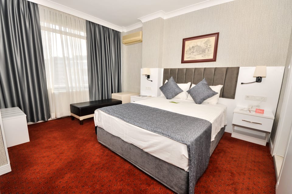 Minibar, in-room safe, free WiFi