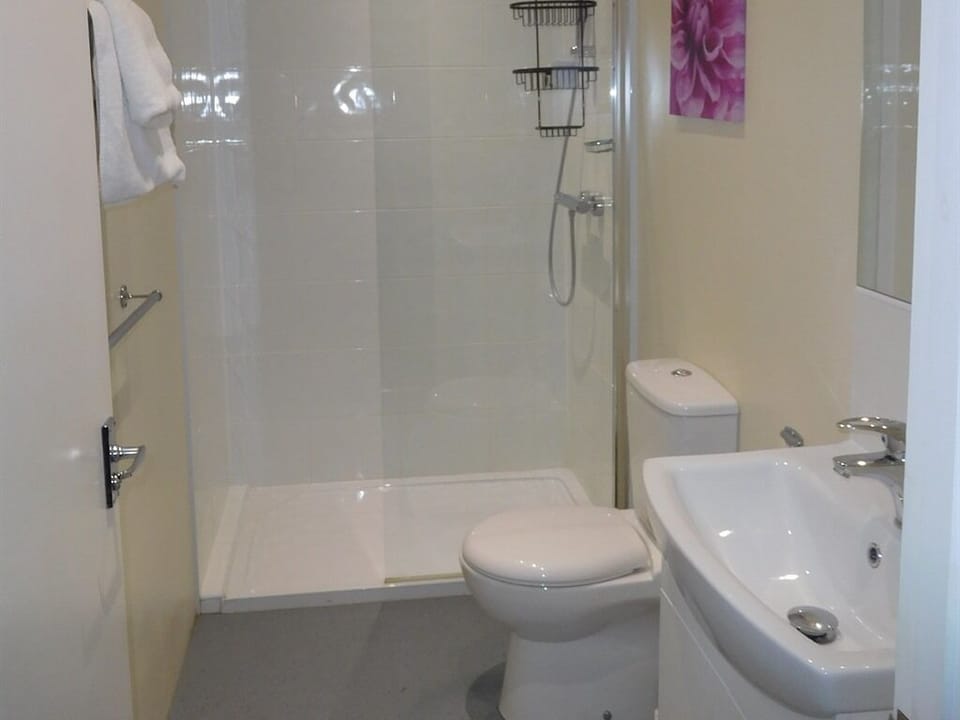 Twin Room, Ensuite | Bathroom