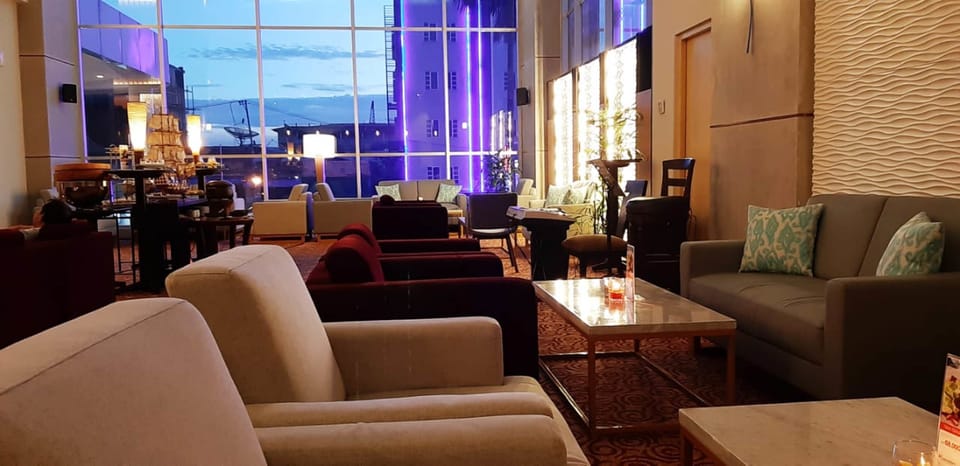Lobby lounge