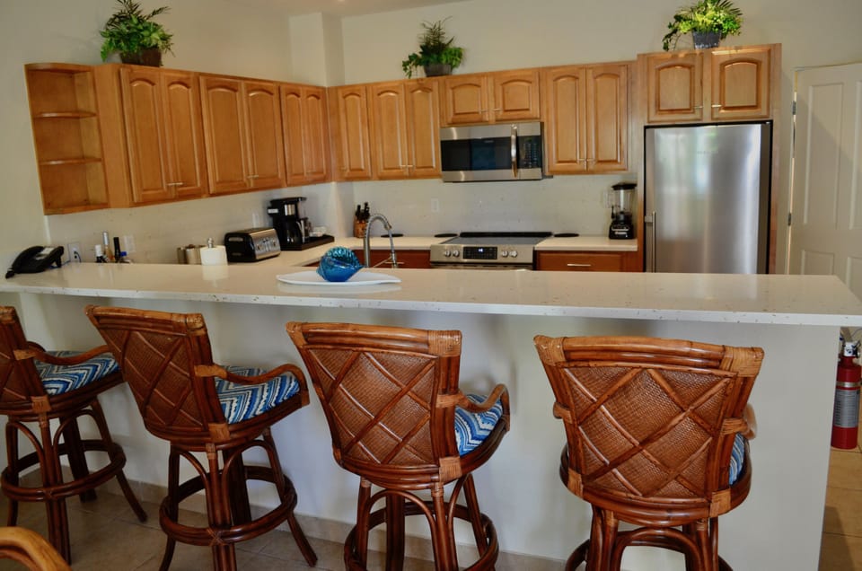 Bungalow, 3 Bedrooms | Private kitchen | Coffee/tea maker, full-size fridge, microwave, oven