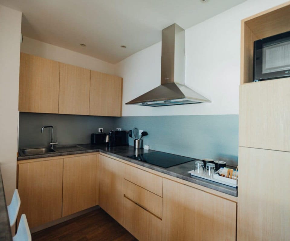 Suite Appartement Sea View | Private kitchen | Coffee/tea maker, electric kettle