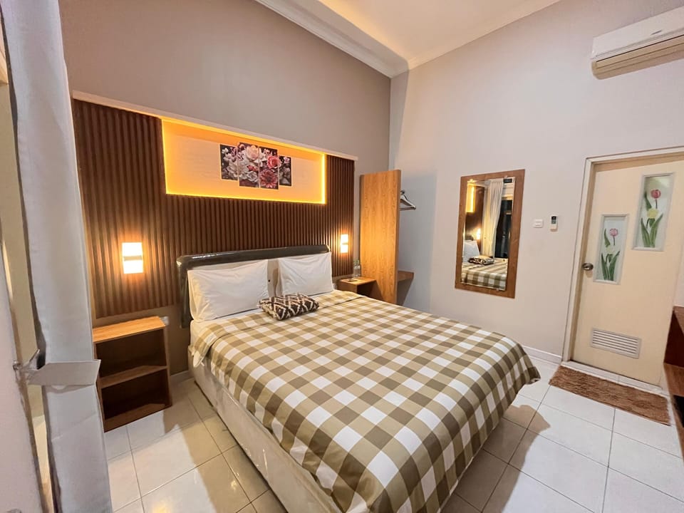Superior Room | Desk, free WiFi, bed sheets