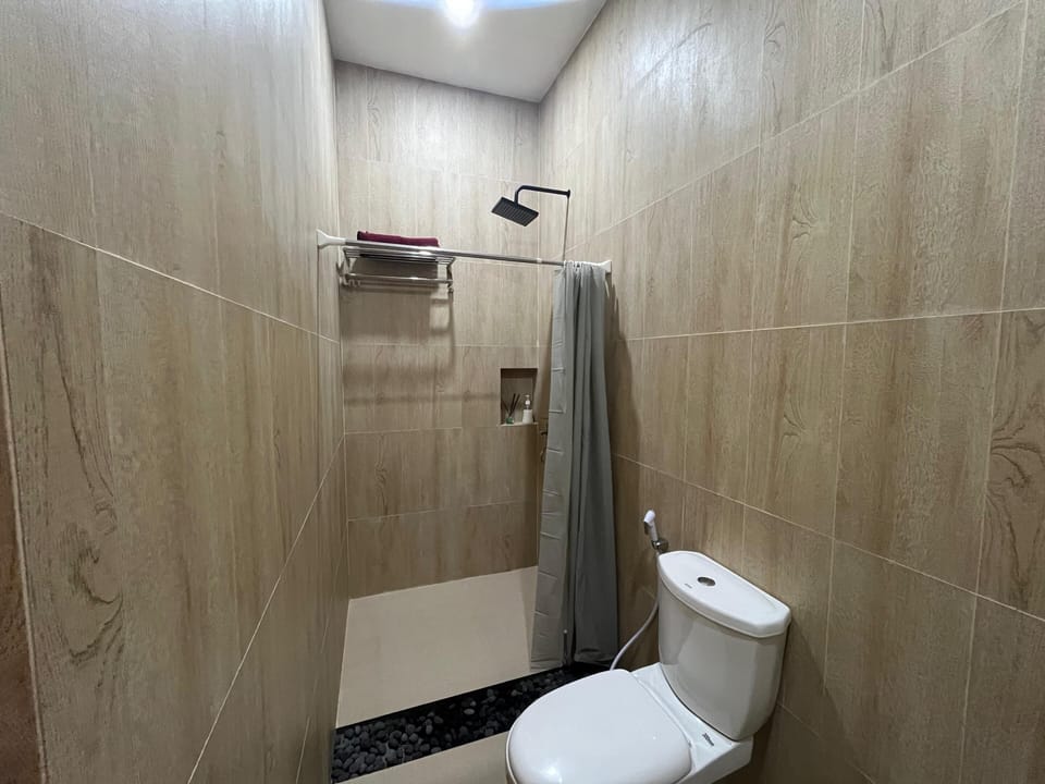 Shower, towels