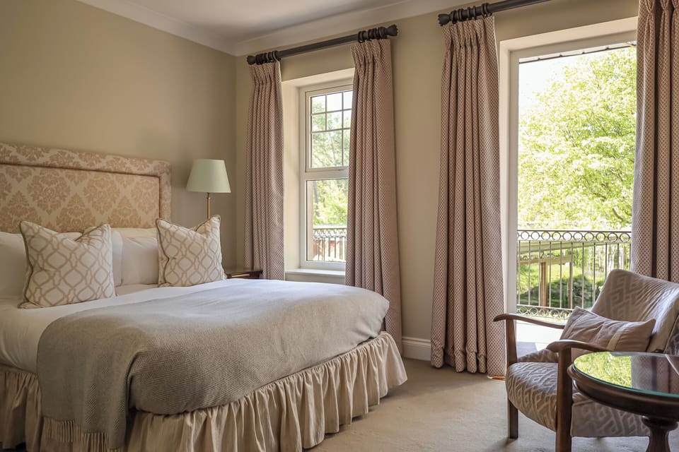 Premium bedding, in-room safe, desk, iron/ironing board
