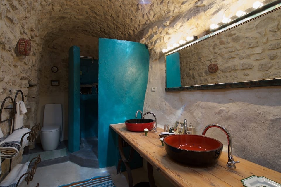 Junior Suite, Mountain View | Bathroom | Shower, designer toiletries, hair dryer, towels