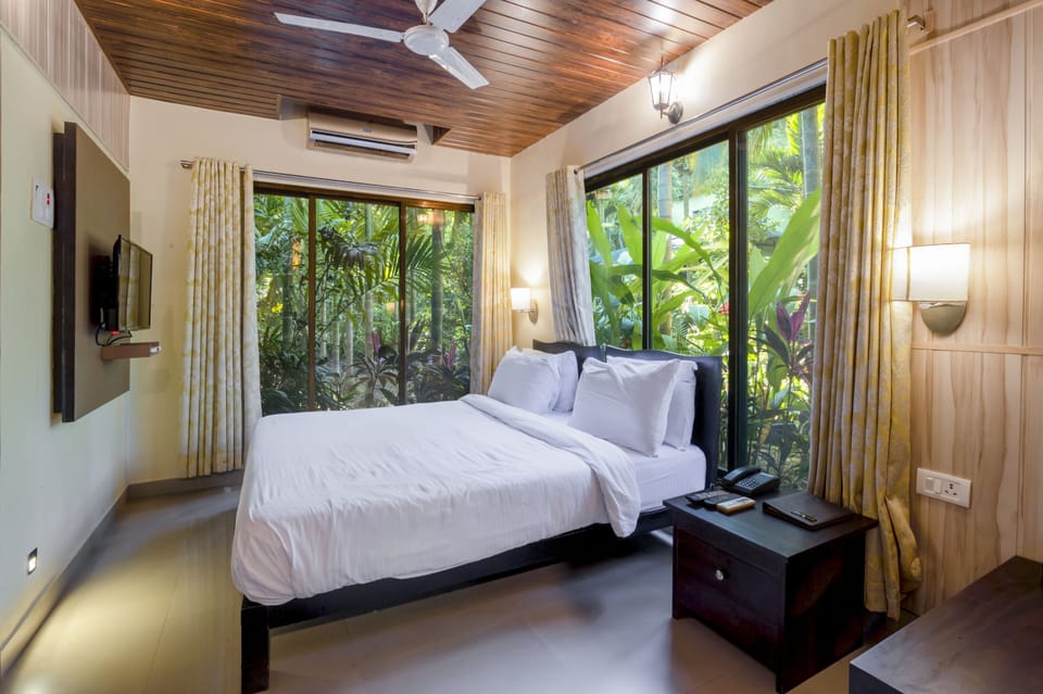 Premium Forest Suite | Desk, laptop workspace, blackout drapes, iron/ironing board