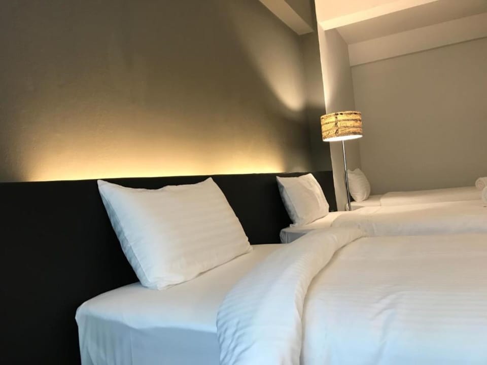 Standard Triple Room | Desk, free WiFi, bed sheets
