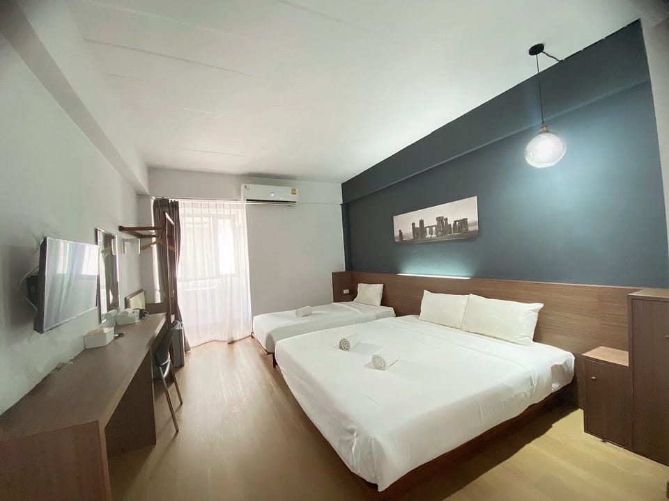 Deluxe Triple Room | Desk, free WiFi, bed sheets