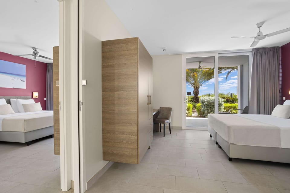 King Hilton Family Room | In-room safe, blackout drapes, iron/ironing board, bed sheets