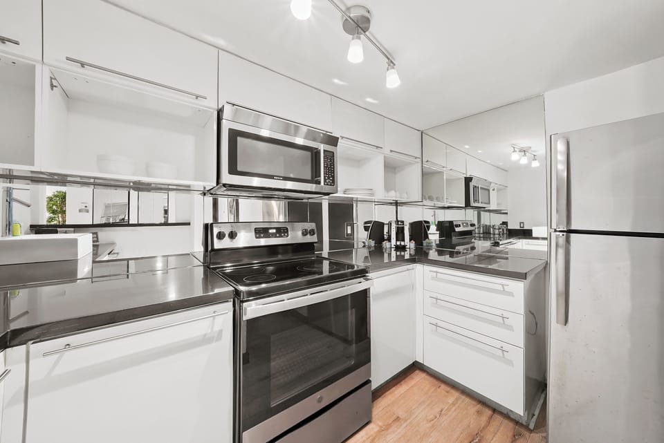 Deluxe Two Bedroom Suite | Private kitchen | Fridge, microwave, oven, stovetop